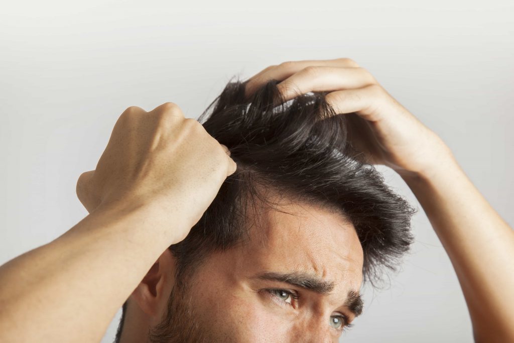 ریزش مو تا چه حدی طبیعی است؟
